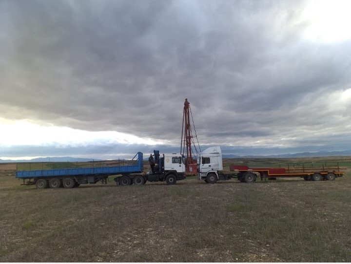 Perforaciones con maquinaria especializada para industrias agrícolas en La Roda y Barras